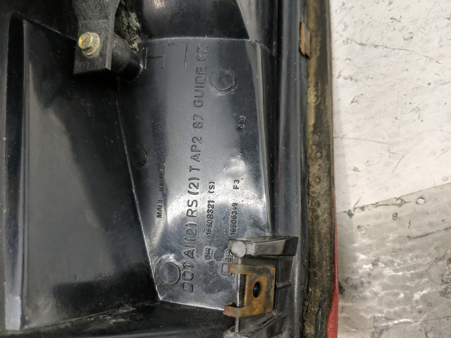 1995 Gmc 1500 Tail Light Assembly Driver Left OEM P/N:16506349 Fits OEM Used Auto Parts - Oemusedautoparts1.com