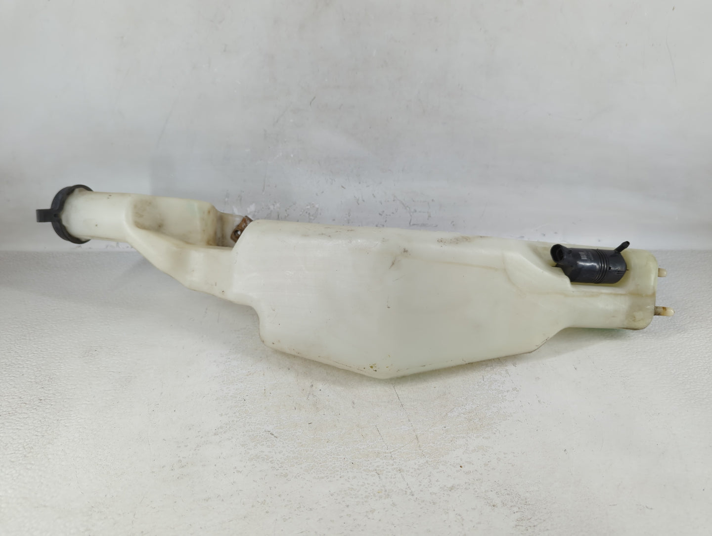1995 Gmc 2500 Windshield Washer Fluid Reservoir Bottle Oem - Oemusedautoparts1.com