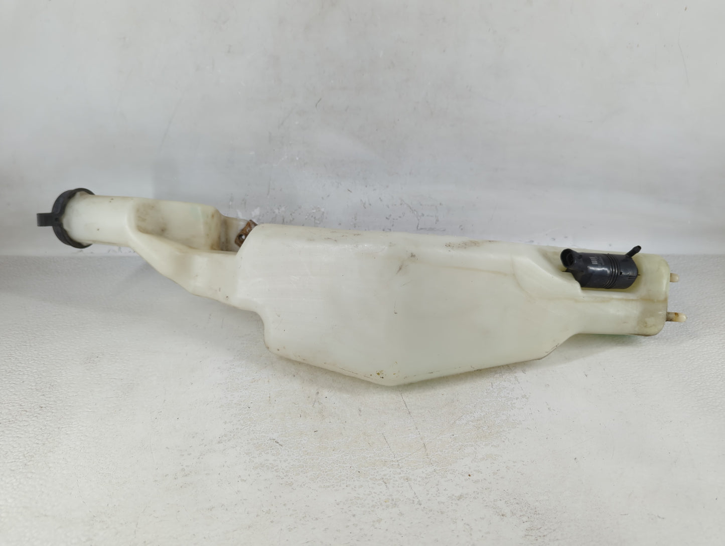 1995 Gmc 2500 Windshield Washer Fluid Reservoir Bottle Oem - Oemusedautoparts1.com