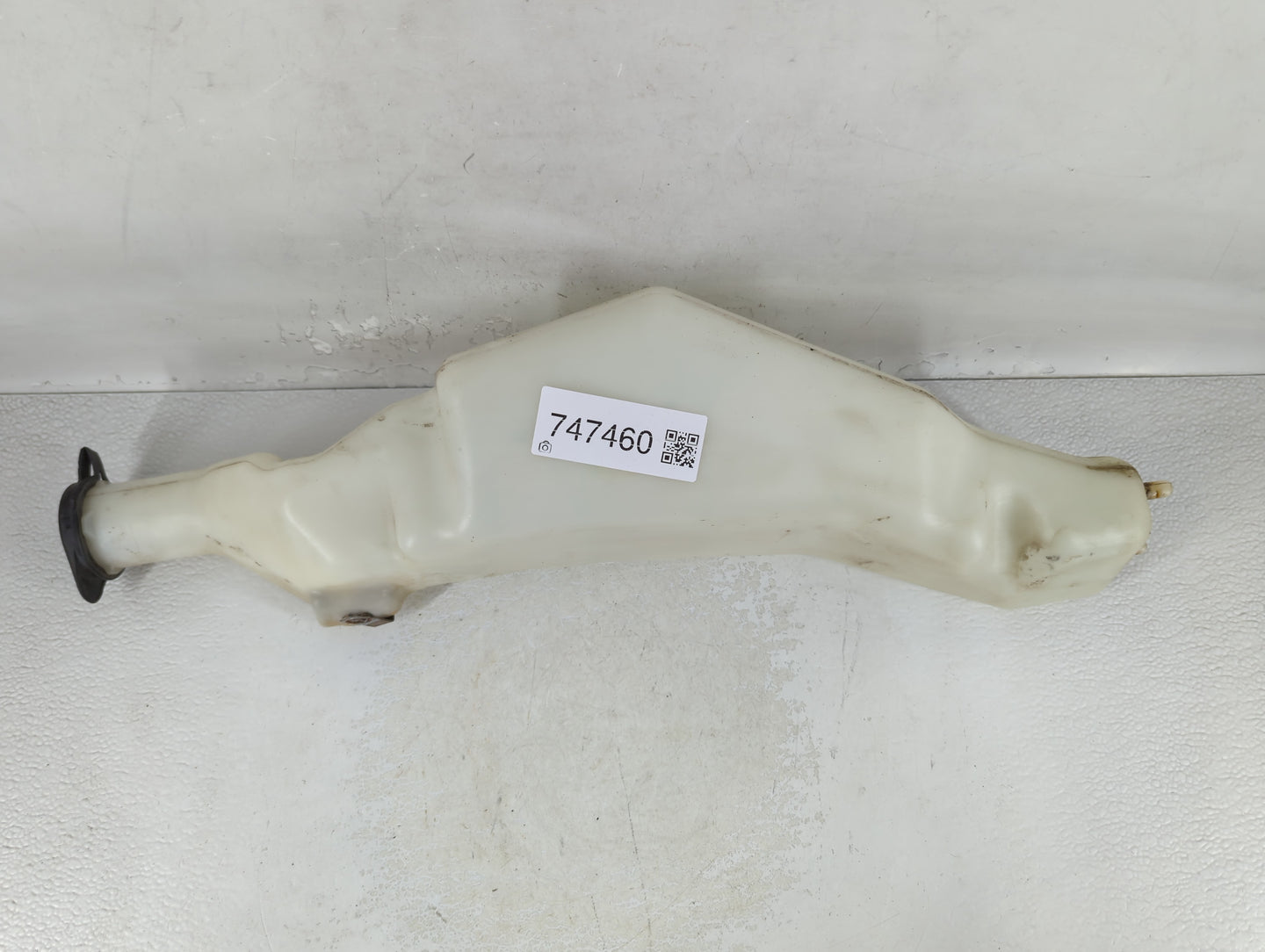 1995 Gmc 2500 Windshield Washer Fluid Reservoir Bottle Oem - Oemusedautoparts1.com