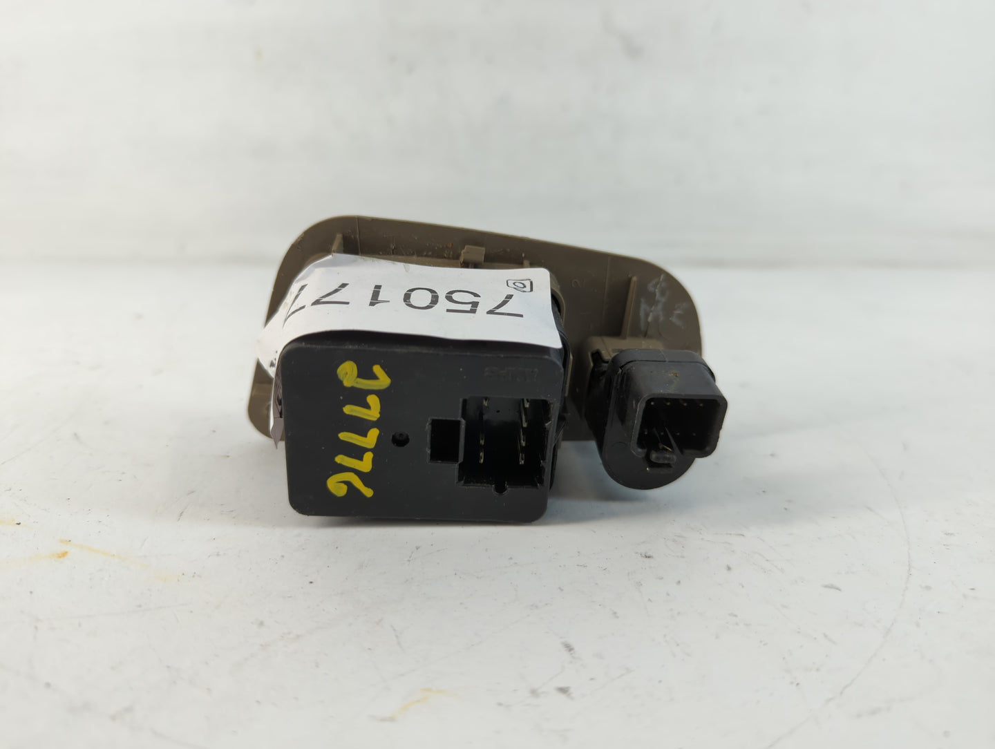 1995 Gmc 2500 Master Power Window Switch Replacement Driver Side Left P/N:6137G2-8010 25735561 Fits OEM Used Auto Parts - Oe