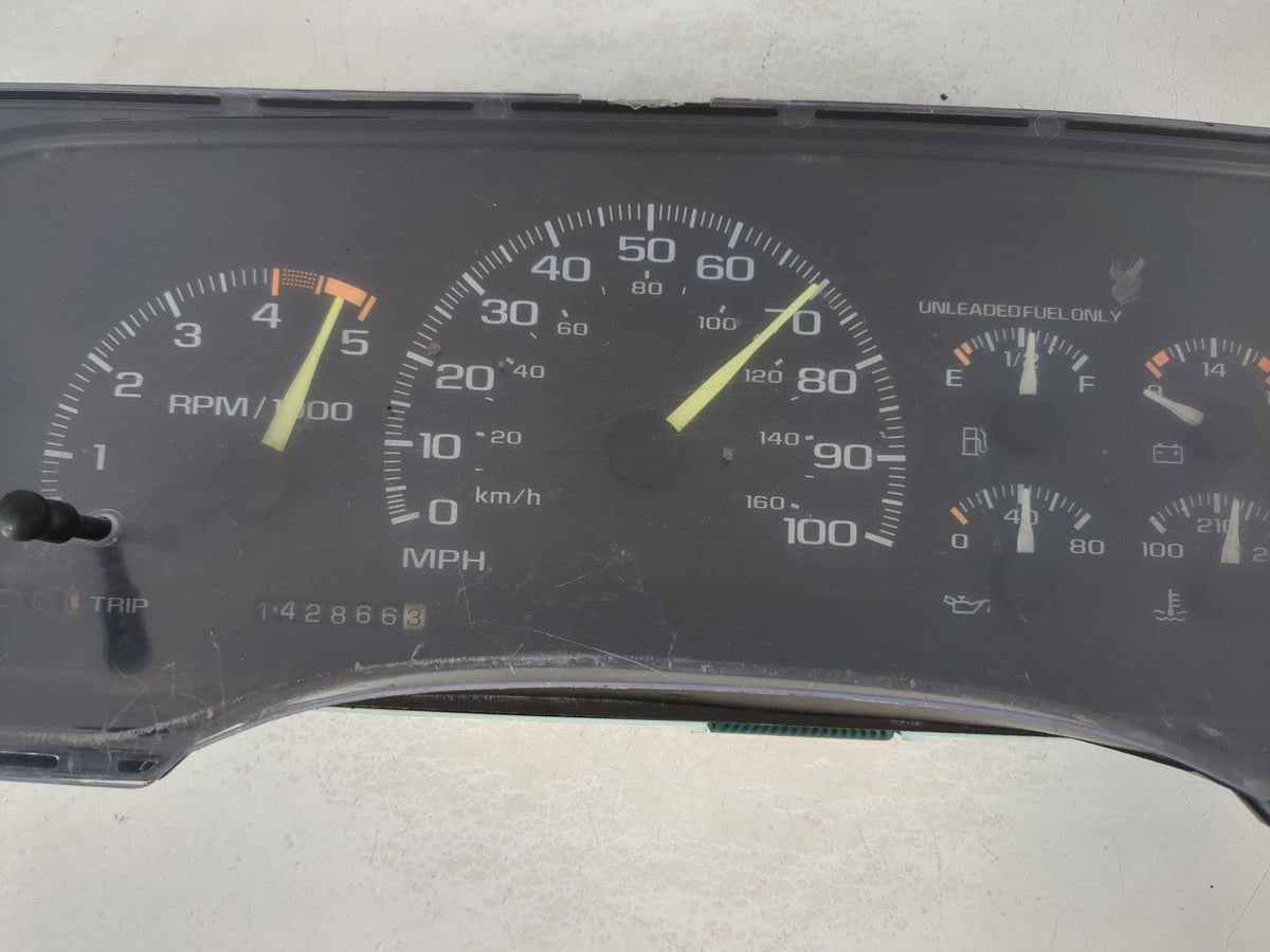 1995 Gmc G2500 Pickup Instrument Cluster Speedometer Gauges P/N:16176841 Miles:1K Fits OEM Used Auto Parts - Oemusedautopart