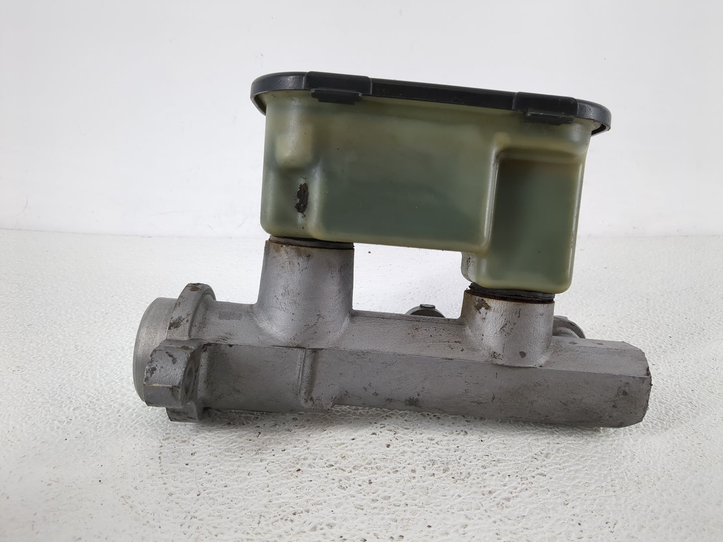 1995 GMC G2500 Pickup Master Cylinder - Oemusedautoparts1.com