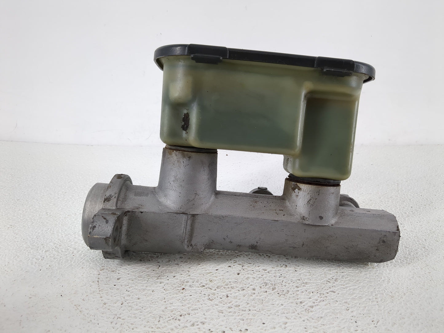 1995 GMC G2500 Pickup Master Cylinder - Oemusedautoparts1.com