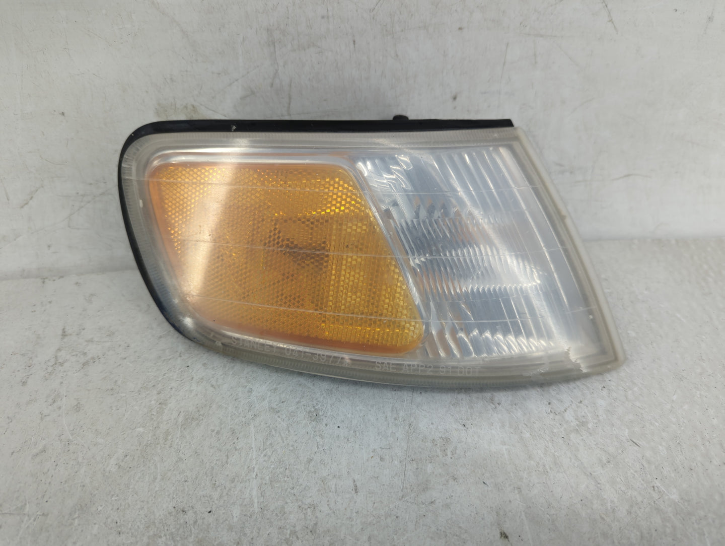 1994-1995 Honda Accord Tail Light Assembly Passenger Right OEM P/N:041-3977 Fits Fits 1994 1995 OEM Used Auto Parts - Oemuse
