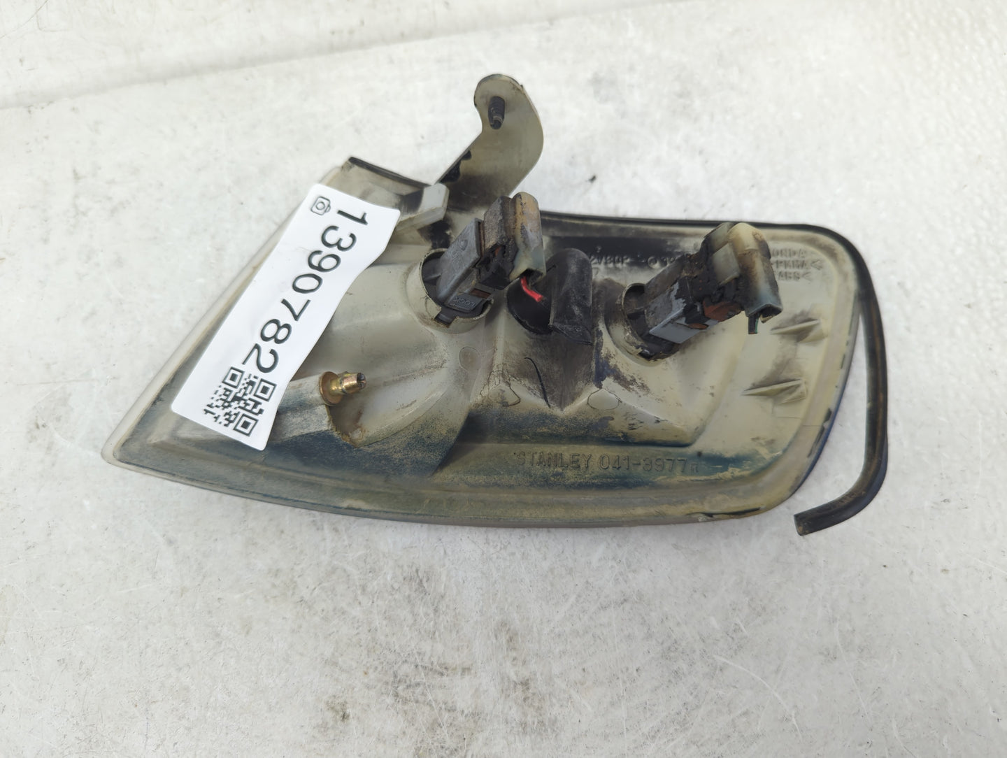 1994-1995 Honda Accord Tail Light Assembly Passenger Right OEM P/N:041-3977 Fits Fits 1994 1995 OEM Used Auto Parts - Oemuse