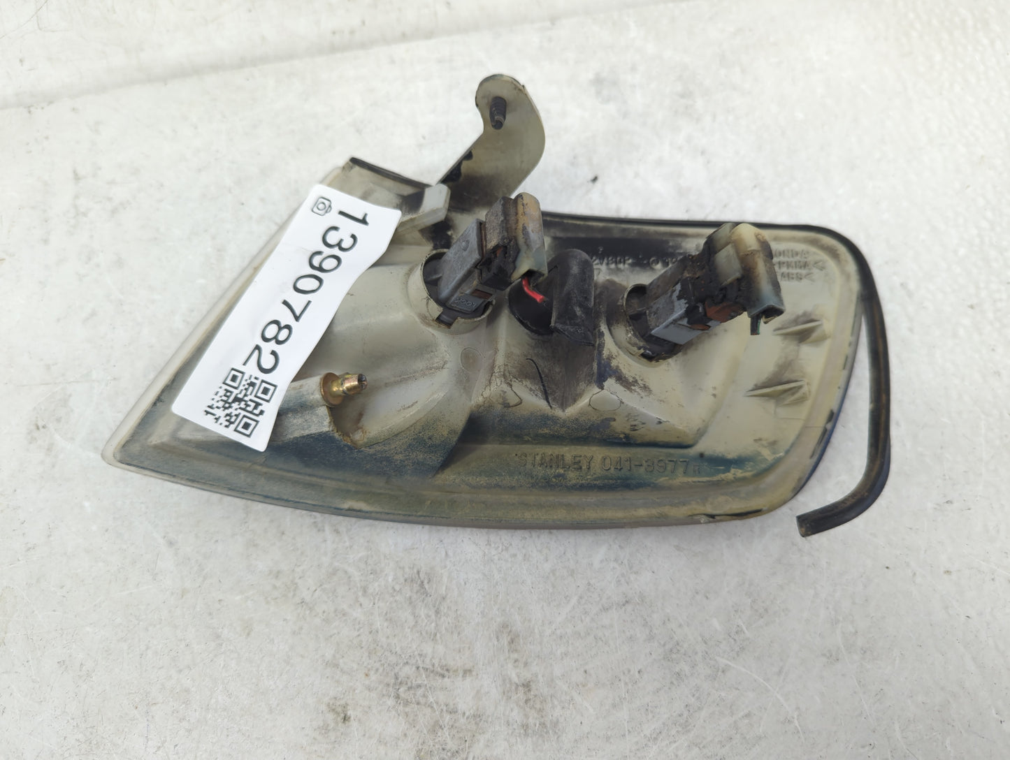 1994-1995 Honda Accord Tail Light Assembly Passenger Right OEM P/N:041-3977 Fits Fits 1994 1995 OEM Used Auto Parts - Oemuse
