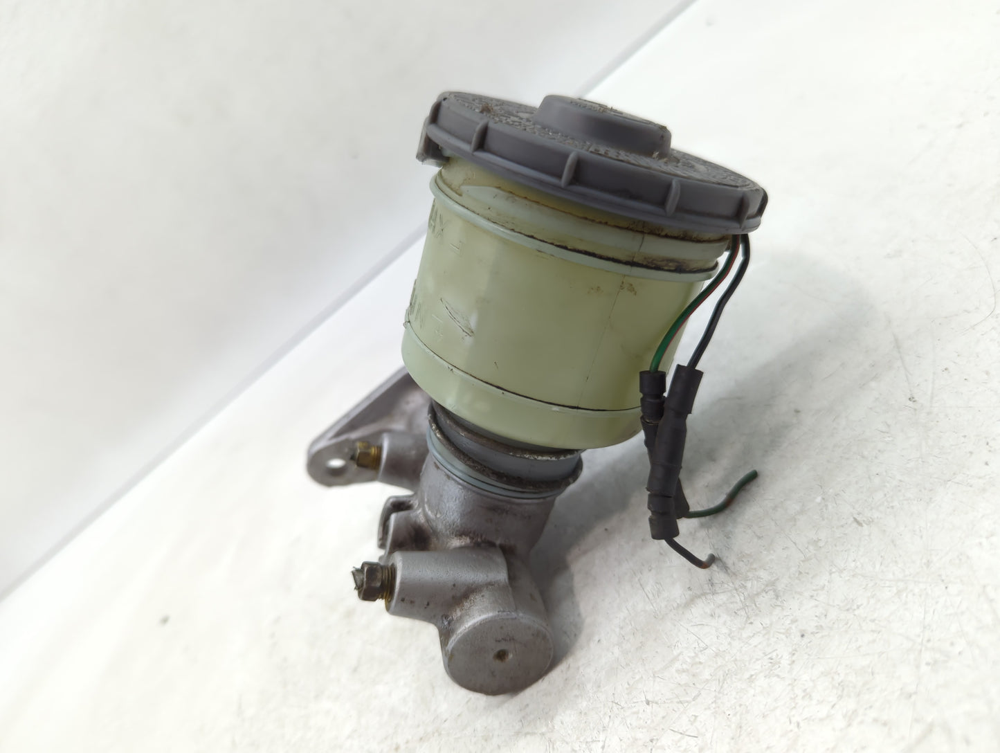 1994-1997 Honda Accord Brake Master Cylinder - Oemusedautoparts1.com