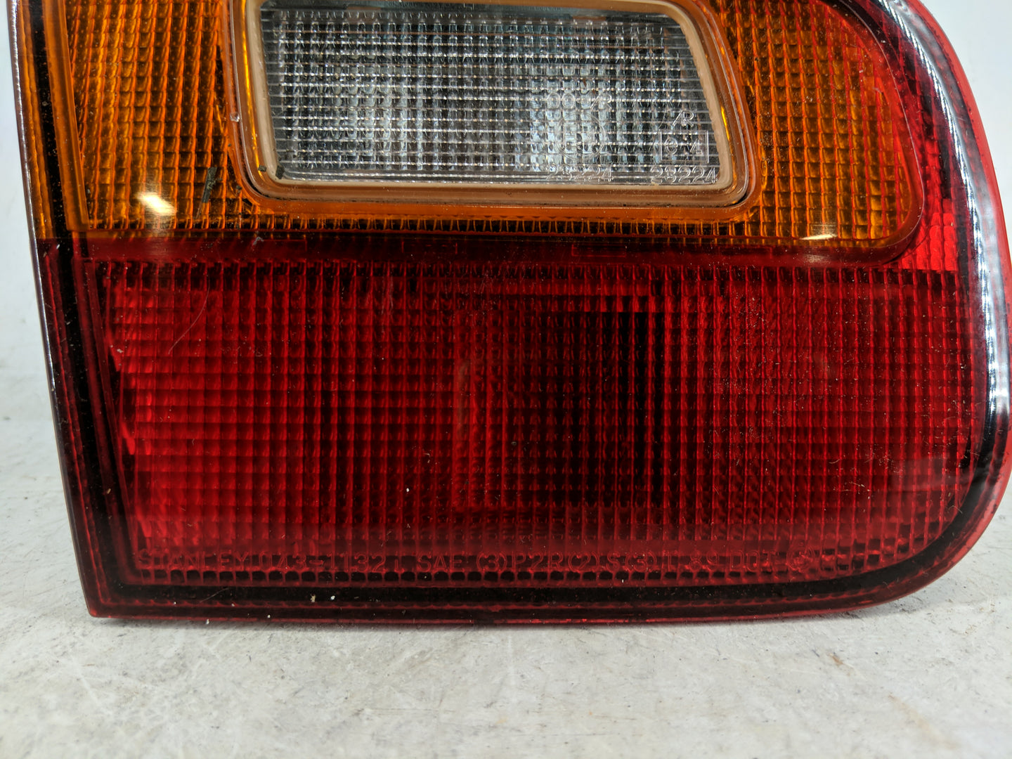 1992-1995 Honda Civic Tail Light Assembly Driver Left OEM P/N:E423224 Fits Fits 1992 1993 1994 1995 OEM Used Auto Parts - Oe