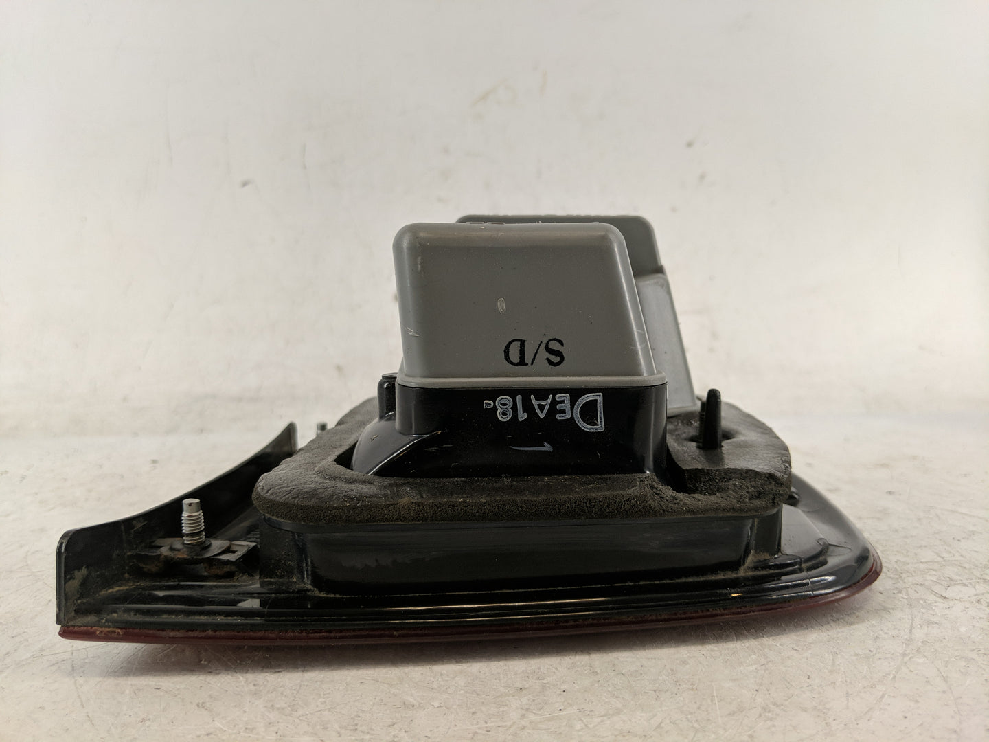 1992-1995 Honda Civic Tail Light Assembly Driver Left OEM P/N:E423224 Fits Fits 1992 1993 1994 1995 OEM Used Auto Parts - Oe