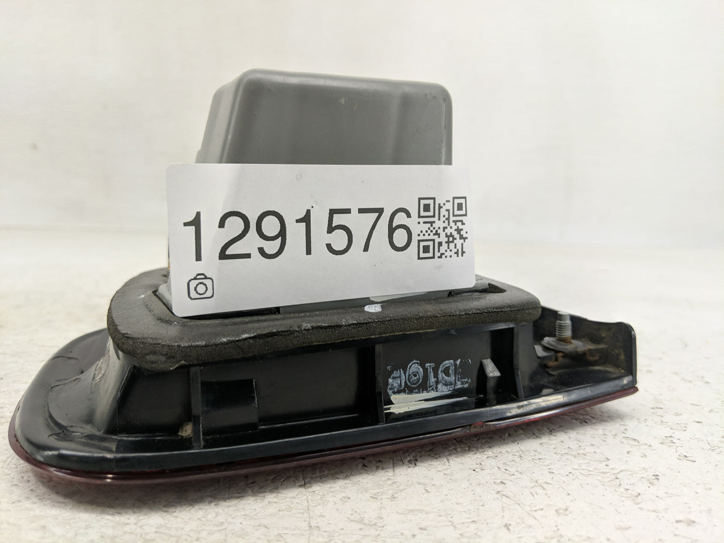1992-1995 Honda Civic Tail Light Assembly Driver Left OEM Fits Fits 1992 1993 1994 1995 OEM Used Auto Parts - Oemusedautopar