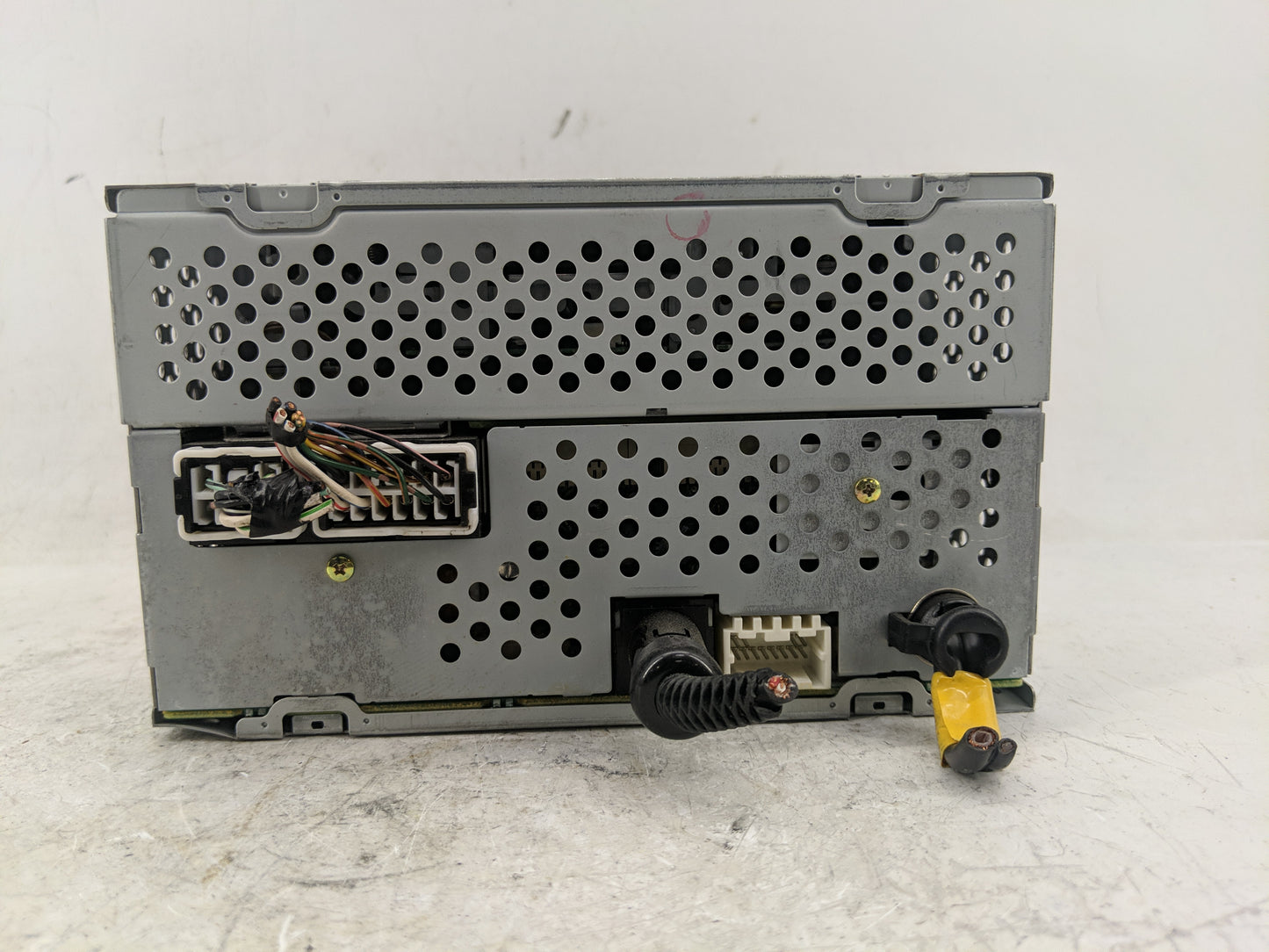 1995-1997 Infiniti J30 Radio AM FM Cd Player Receiver Replacement P/N:PP20831 Fits Fits 1995 1996 1997 OEM Used Auto Parts -