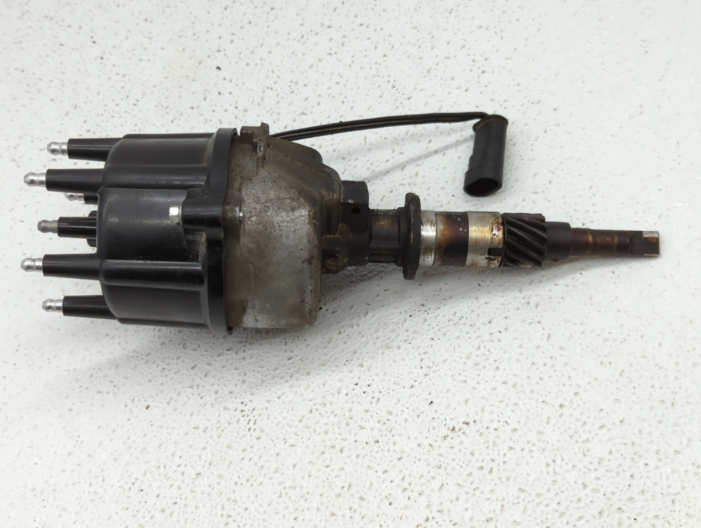 1995 Jeep Grand Cherokee Engine Ignition Distributor OEM P/N:56027028 Fits OEM Used Auto Parts - Oemusedautoparts1.com