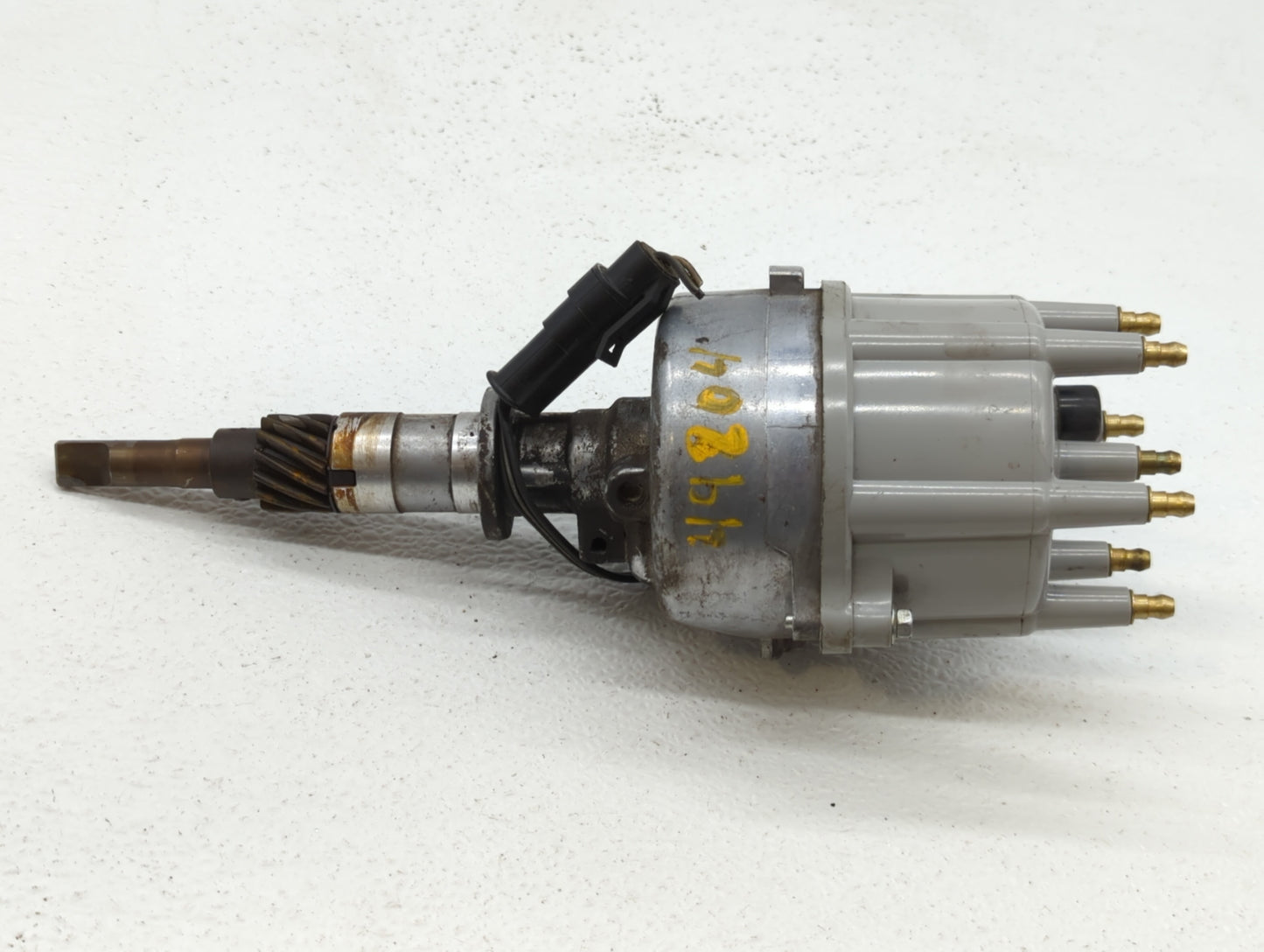 1995 Jeep Grand Cherokee Engine Ignition Distributor OEM P/N:56027028 Fits OEM Used Auto Parts - Oemusedautoparts1.com
