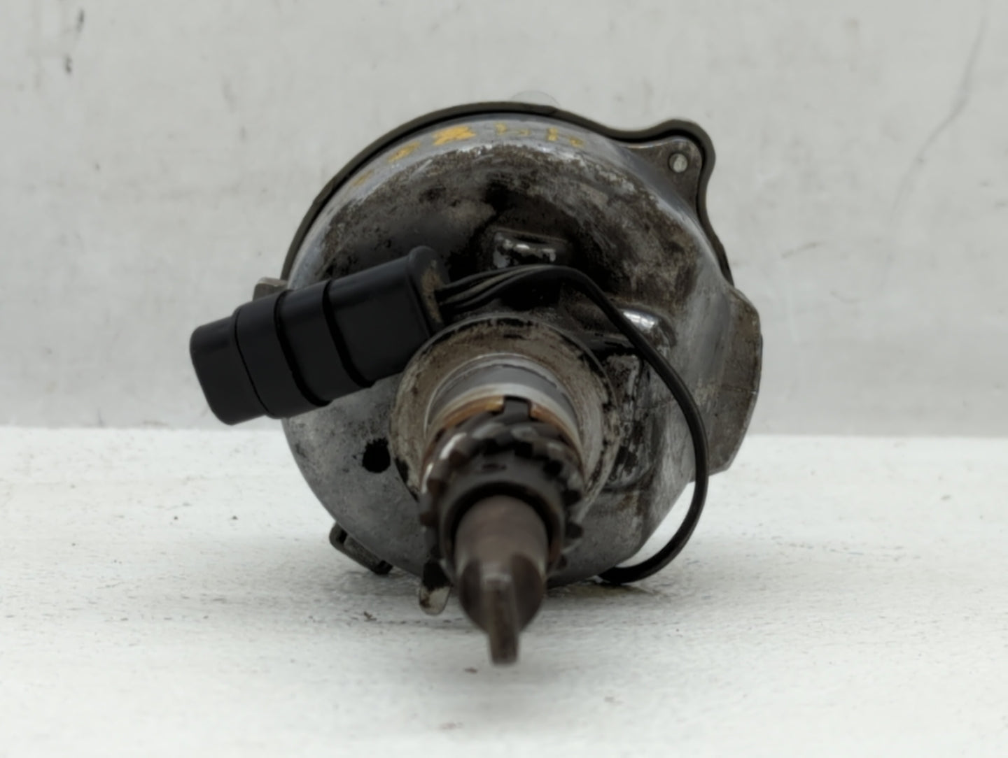 1995 Jeep Grand Cherokee Engine Ignition Distributor OEM P/N:56027028 Fits OEM Used Auto Parts - Oemusedautoparts1.com