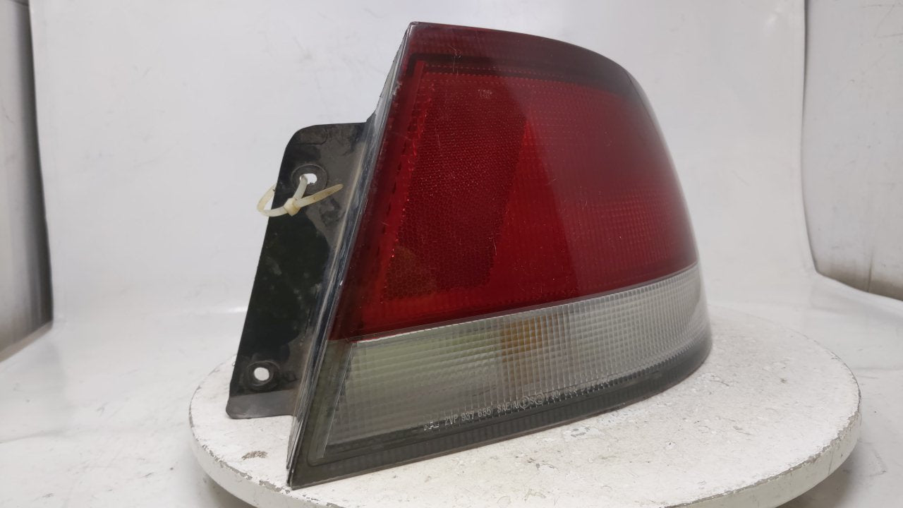 1995 Mazda 626 Tail Light Assembly Passenger Right OEM P/N:2VP 937 655 Fits Fits 1993 1994 1996 1997 OEM Used Auto Parts - O