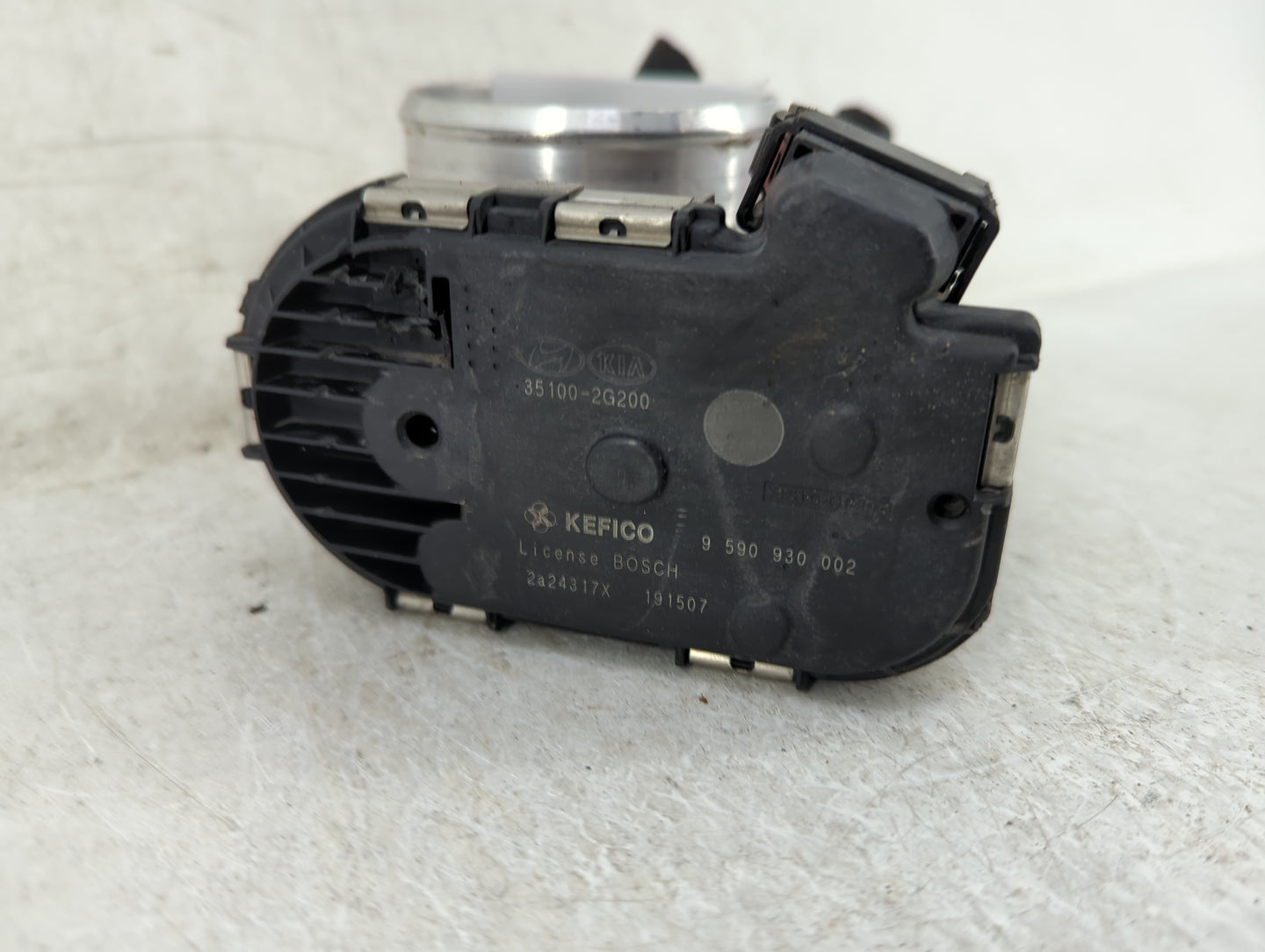 1995 Mercedes-Benz E350 Throttle Body P/N:35100-2G200 Fits OEM Used Auto Parts - Oemusedautoparts1.com