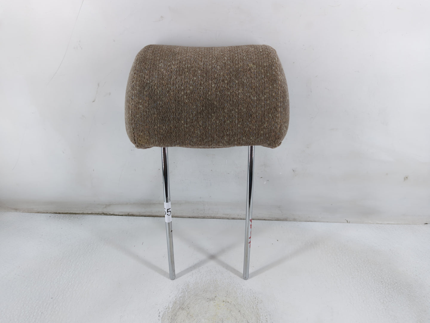 1995 Mitsubishi Montero Headrest Head Rest Front Driver Passenger Seat Fits OEM Used Auto Parts - Oemusedautoparts1.com