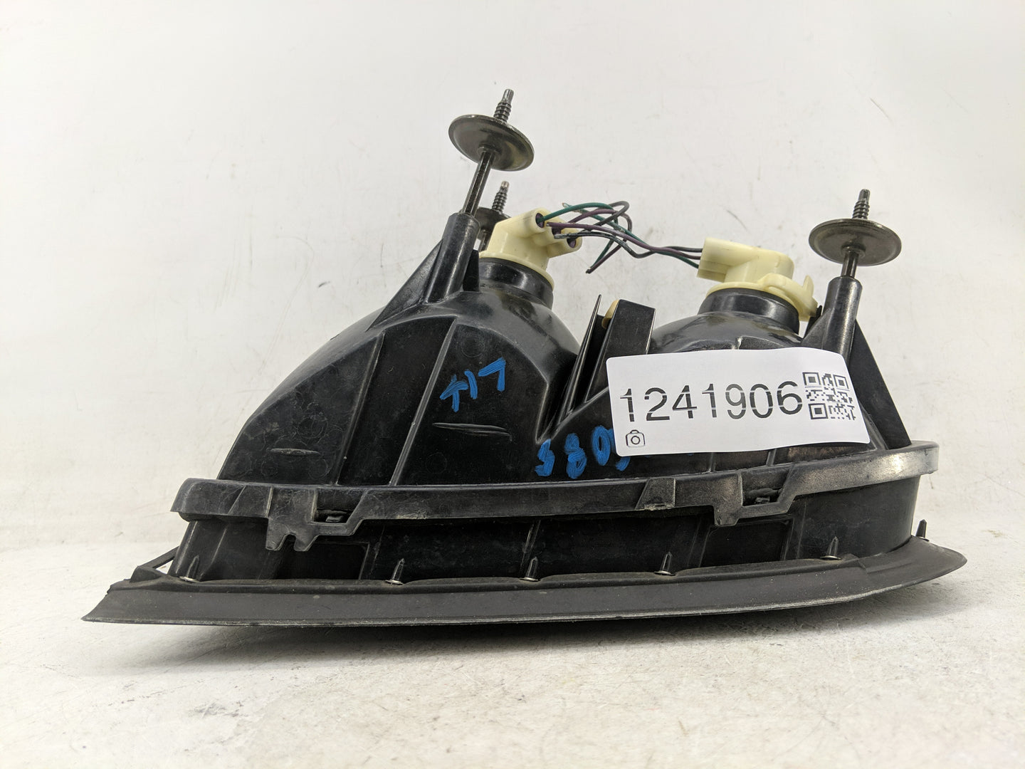 1995-1999 Oldsmobile Aurora Tail Light Assembly Driver Left OEM Fits Fits 1995 1996 1997 1998 1999 OEM Used Auto Parts - Oem