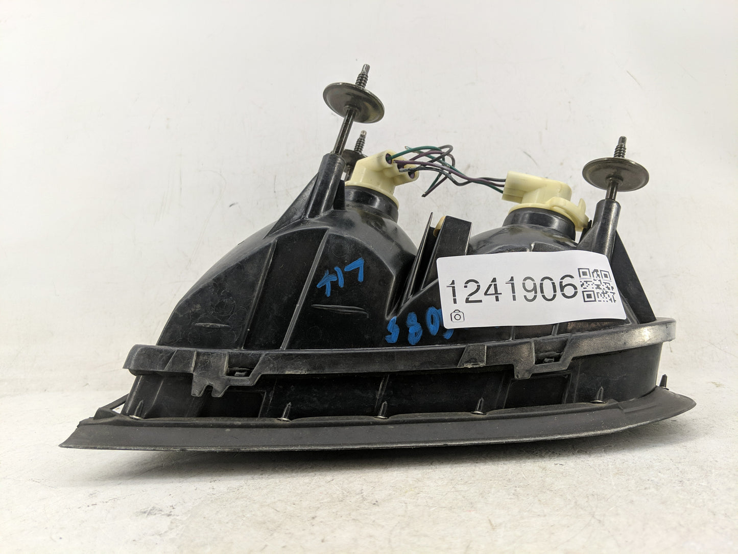 1995-1999 Oldsmobile Aurora Tail Light Assembly Driver Left OEM Fits Fits 1995 1996 1997 1998 1999 OEM Used Auto Parts - Oem