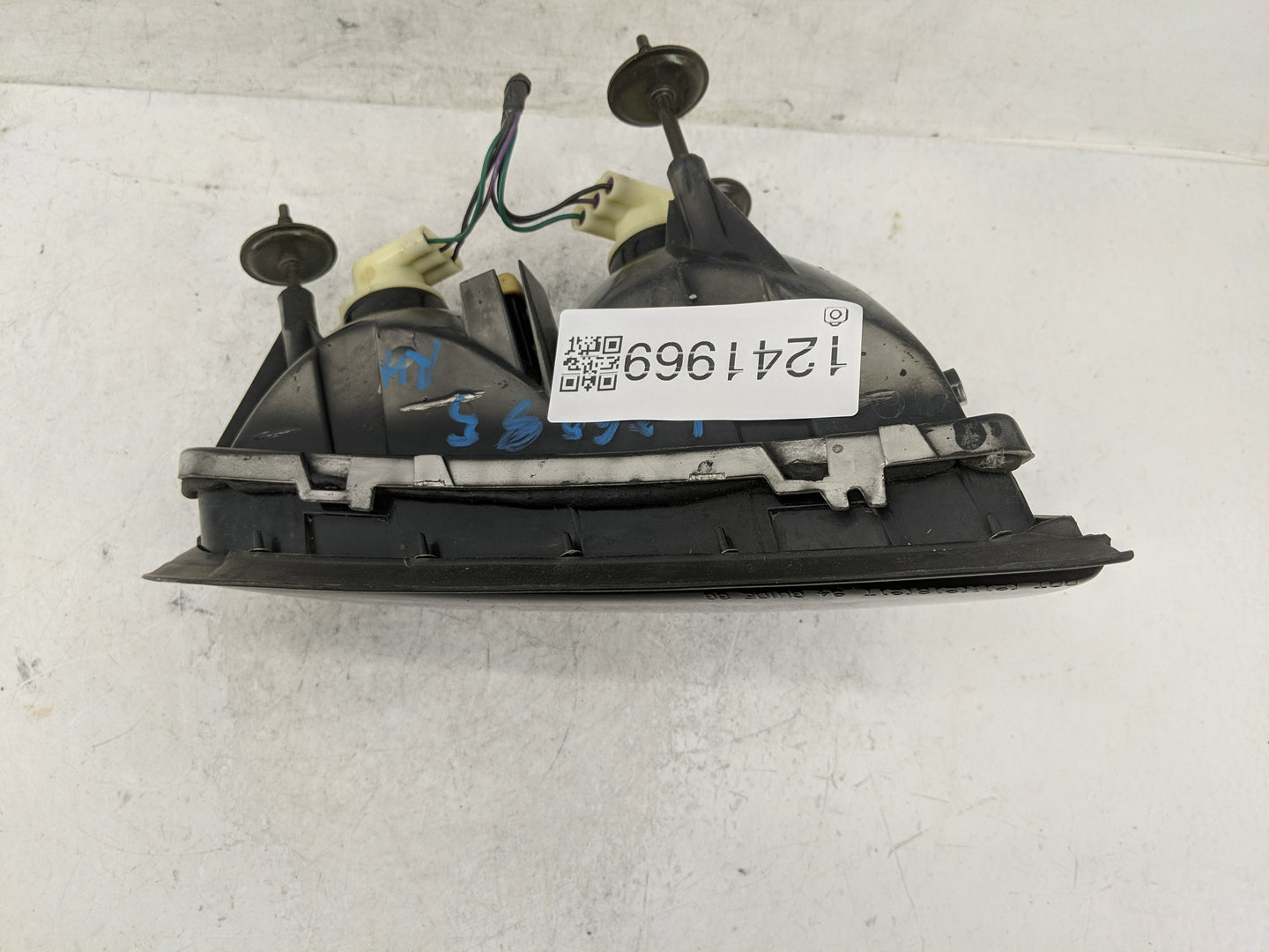 1995-1999 Oldsmobile Aurora Tail Light Assembly Passenger Right OEM Fits Fits 1995 1996 1997 1998 1999 OEM Used Auto Parts -