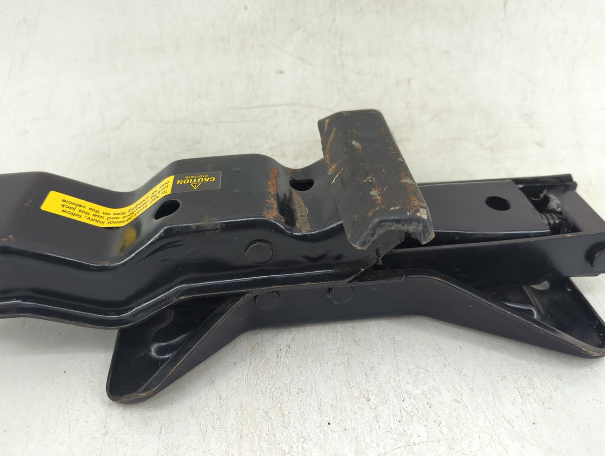 1995 Pontiac Bonneville Spare Scissor Car Jack 1415941 - Oemusedautoparts1.com