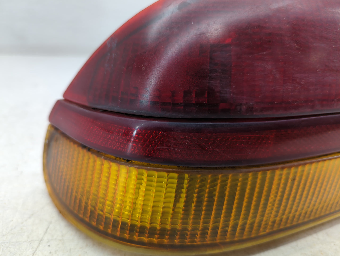 1993-1995 Saturn Sl Tail Light Assembly Passenger Right OEM P/N:16513963 Fits Fits 1993 1994 1995 OEM Used Auto Parts - Oemu