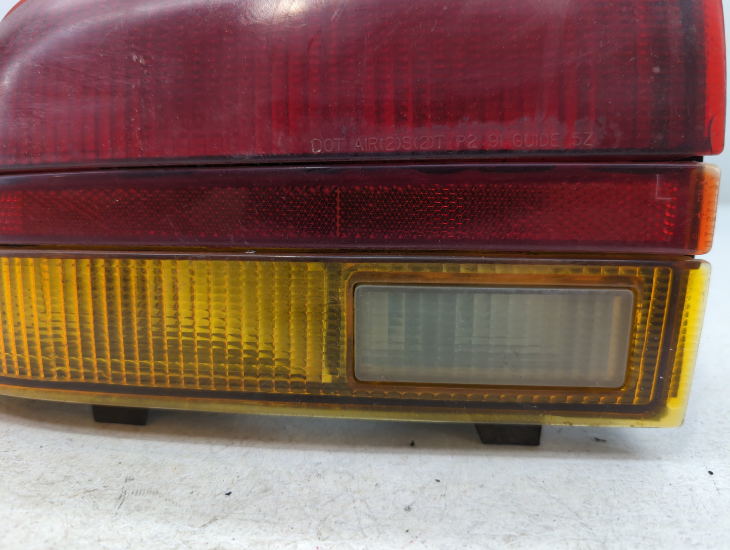 1993-1995 Saturn Sl Tail Light Assembly Passenger Right OEM P/N:16513963 Fits Fits 1993 1994 1995 OEM Used Auto Parts - Oemu