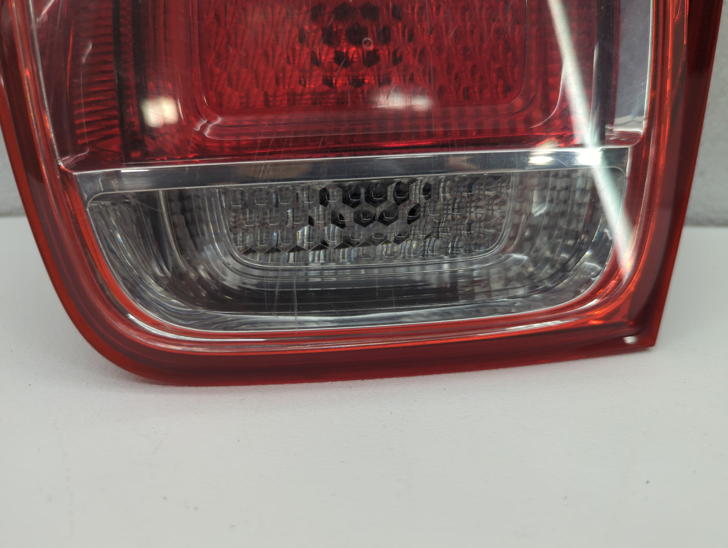 1995 Saturn Sw1 Tail Light Assembly Driver Left OEM P/N:22907312 16517018 Fits Fits 1993 1994 OEM Used Auto Parts - Oemuseda