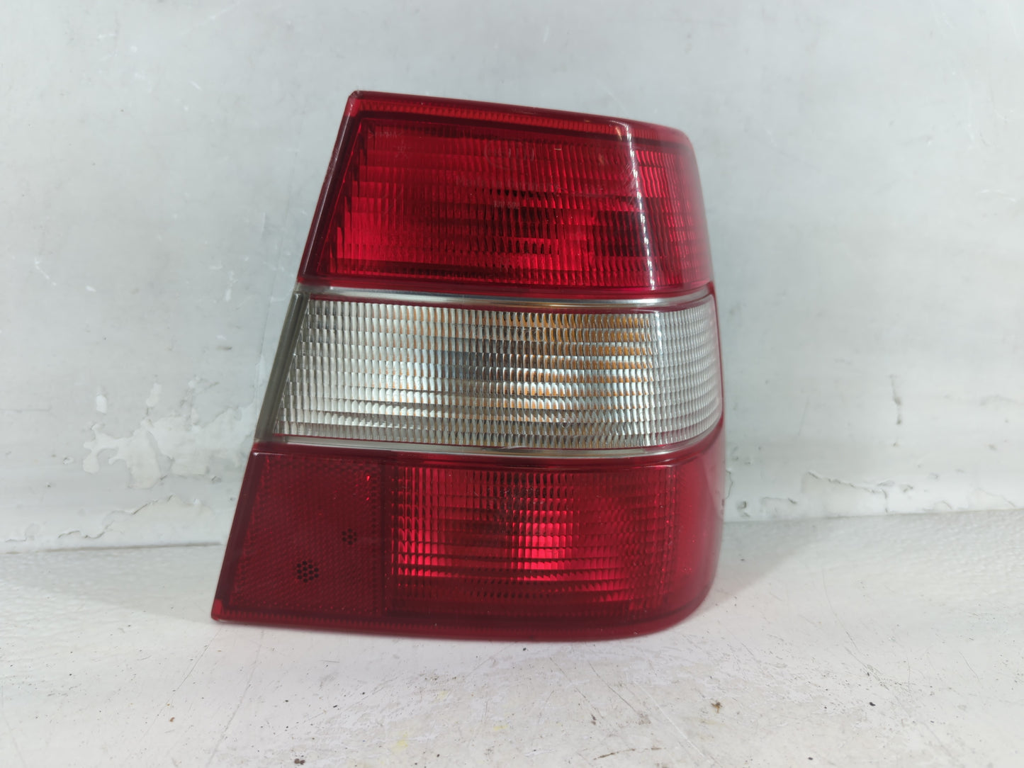 1997-1998 Volvo S90 Tail Light Assembly Passenger Right OEM P/N:9126888 Fits Fits 1995 1996 1997 1998 OEM Used Auto Parts - 