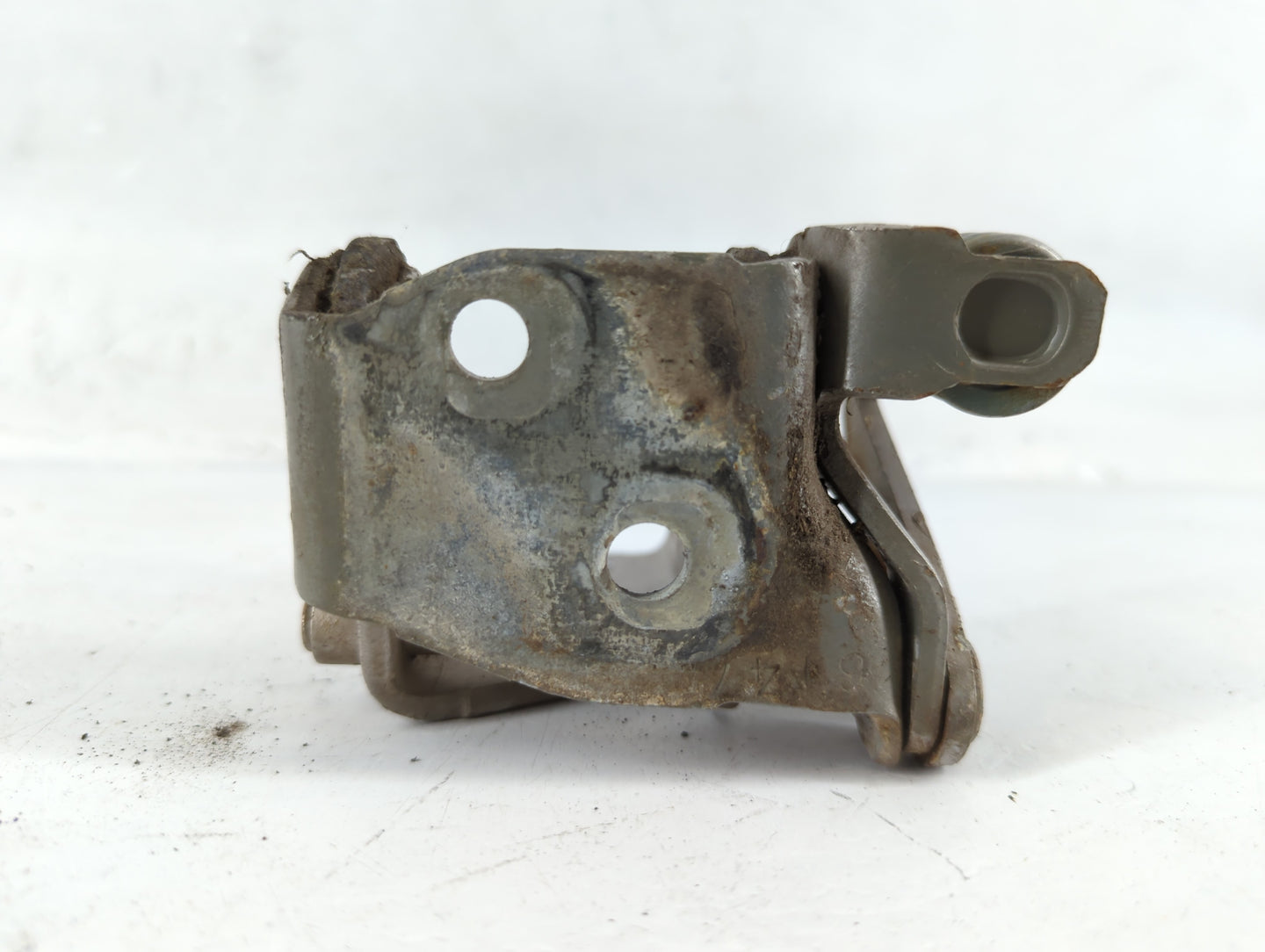 1996 Buick Riviera Driver Left Hood Hinge - Oemusedautoparts1.com