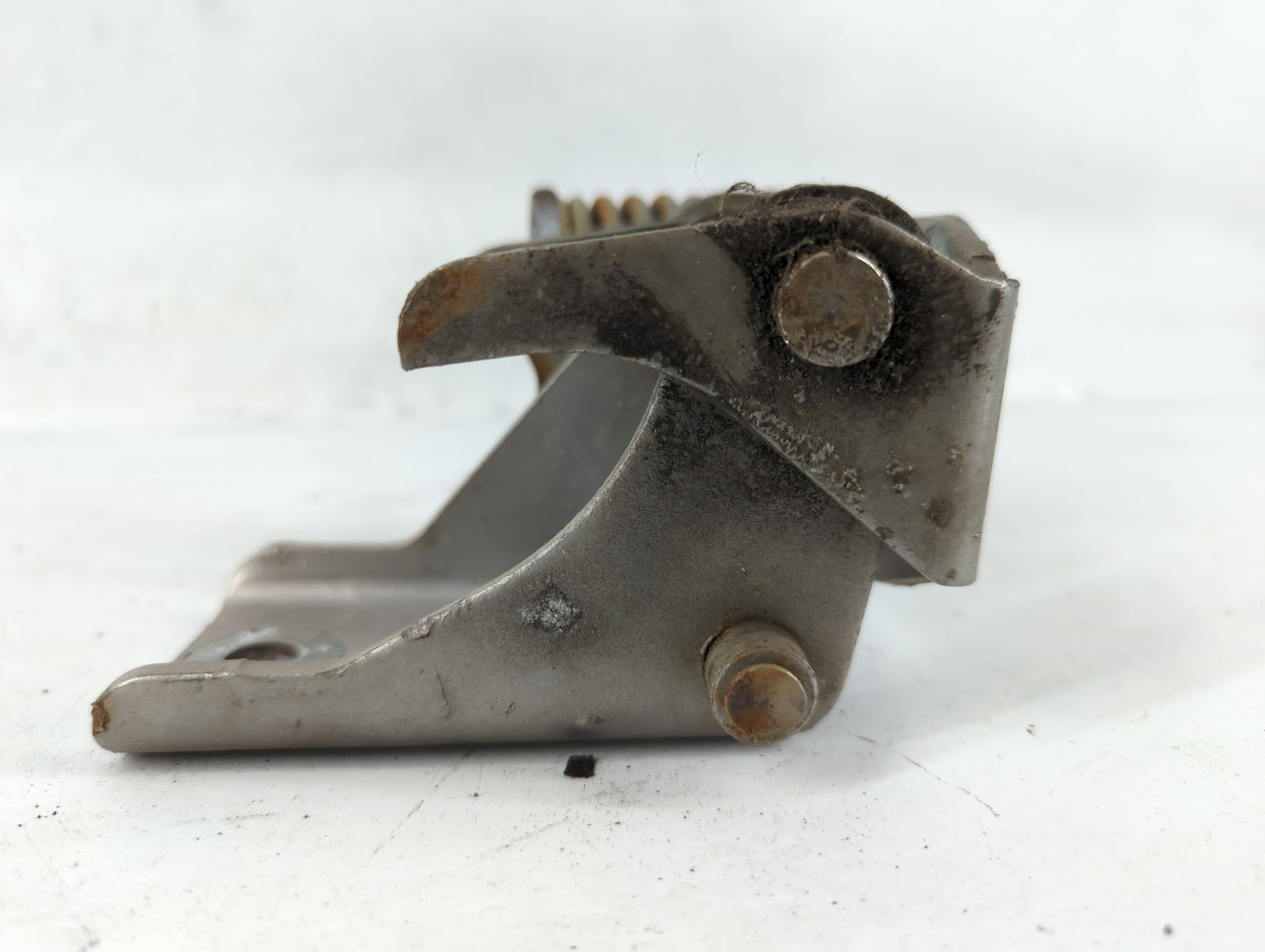 1996 Buick Riviera Driver Left Hood Hinge - Oemusedautoparts1.com
