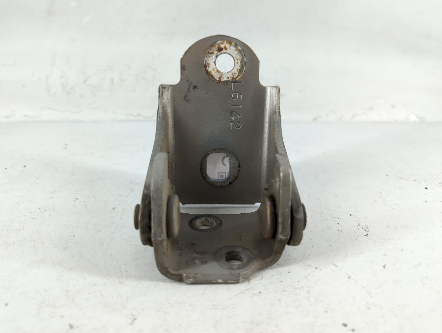 1995-1998 Buick Riviera Passenger Right Hood Hinge - Oemusedautoparts1.com