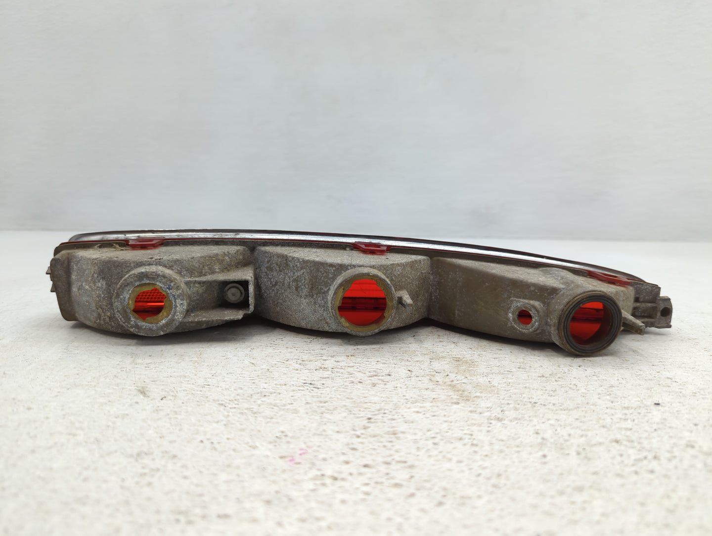 1994-1999 Cadillac Deville Rear Center Lid Brake Light Tail Light P/N:5976656 Fits Fits 1994 1995 1996 1997 1998 1999 OEM Us
