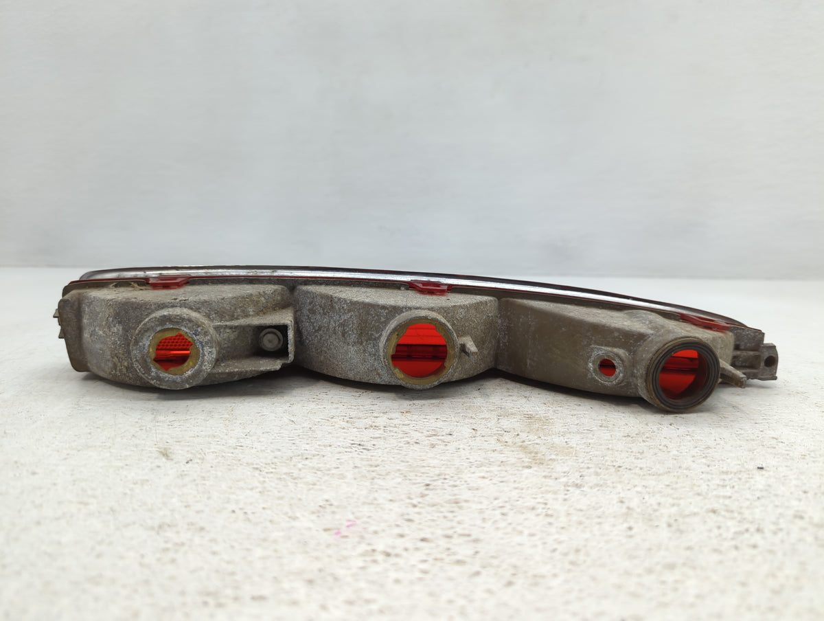 1994-1999 Cadillac Deville Rear Center Lid Brake Light Tail Light P/N:5976656 Fits Fits 1994 1995 1996 1997 1998 1999 OEM Us
