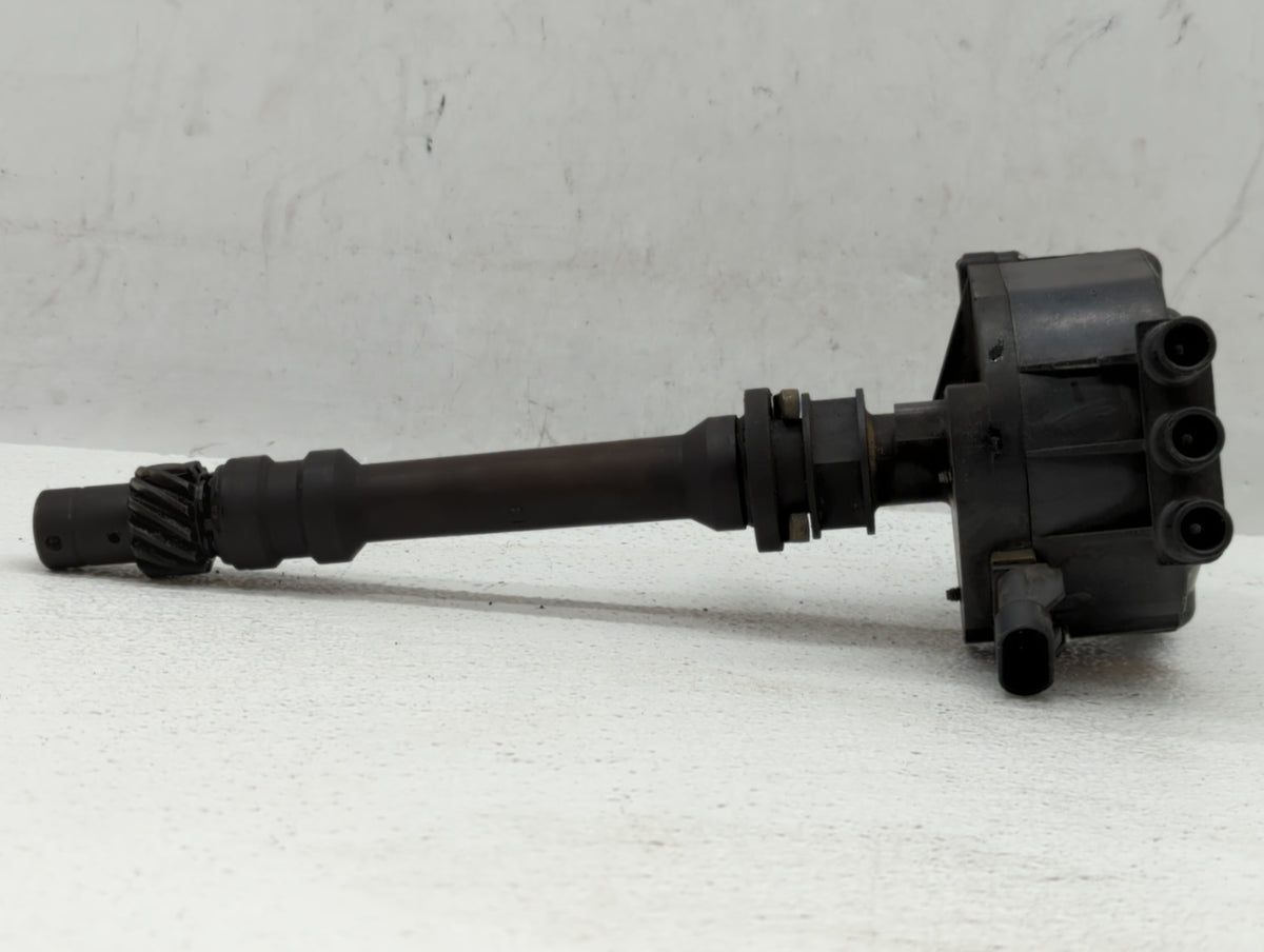 1996 Chevrolet Astro Engine Ignition Distributor OEM P/N:1104050 Fits OEM Used Auto Parts - Oemusedautoparts1.com