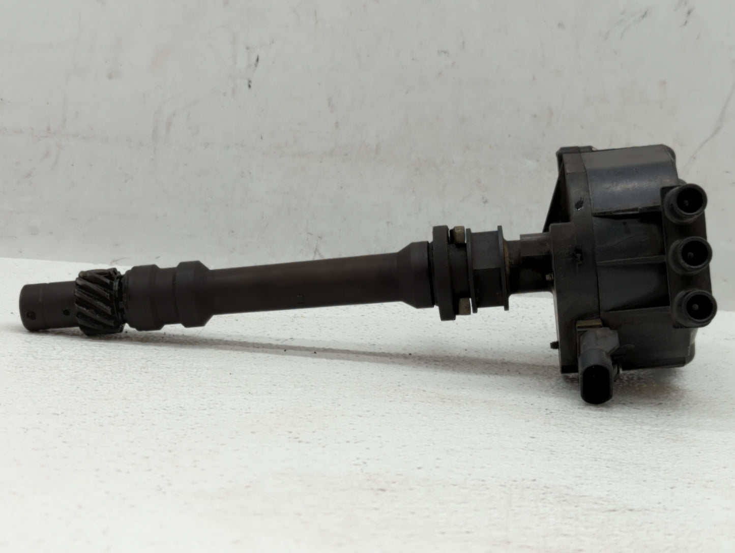 1996 Chevrolet Astro Engine Ignition Distributor OEM P/N:1104050 Fits OEM Used Auto Parts - Oemusedautoparts1.com