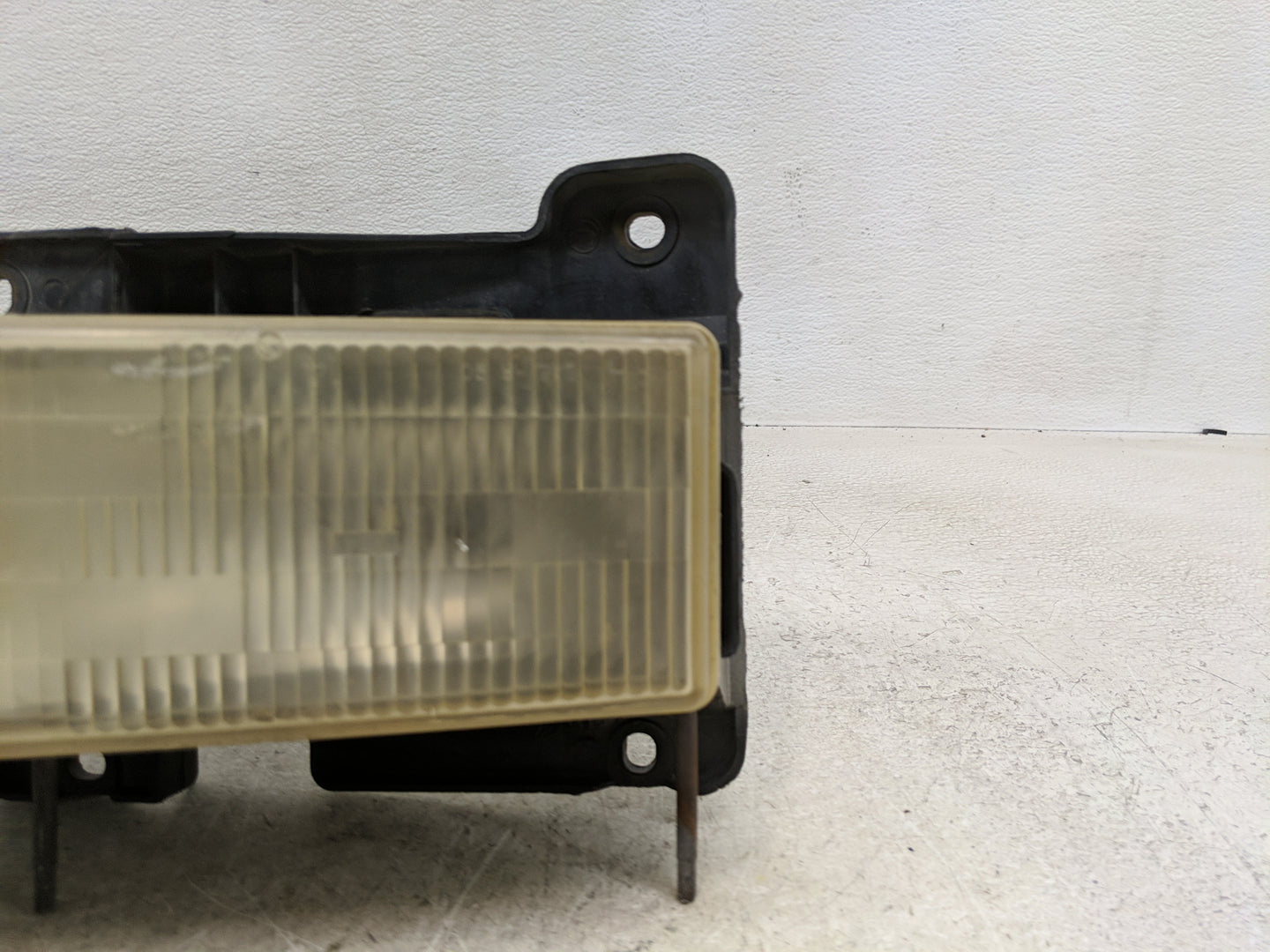 Chevrolet C1500 Driver Left Oem Head Light Headlight Lamp - Oemusedautoparts1.com