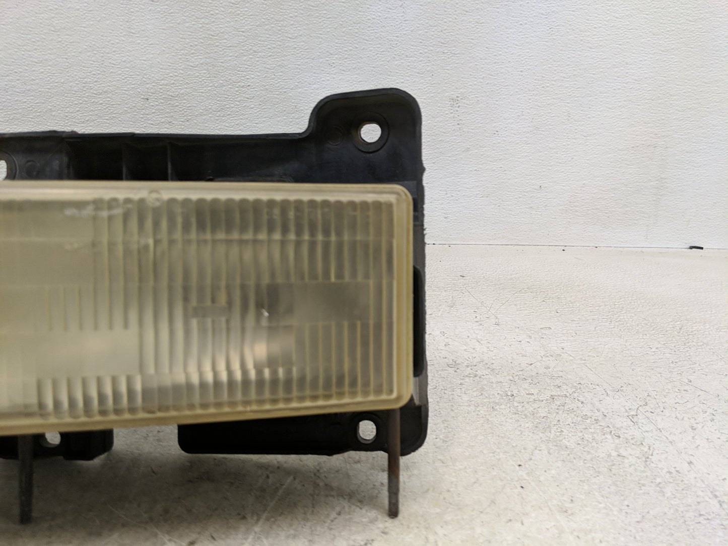 Chevrolet C1500 Driver Left Oem Head Light Headlight Lamp - Oemusedautoparts1.com