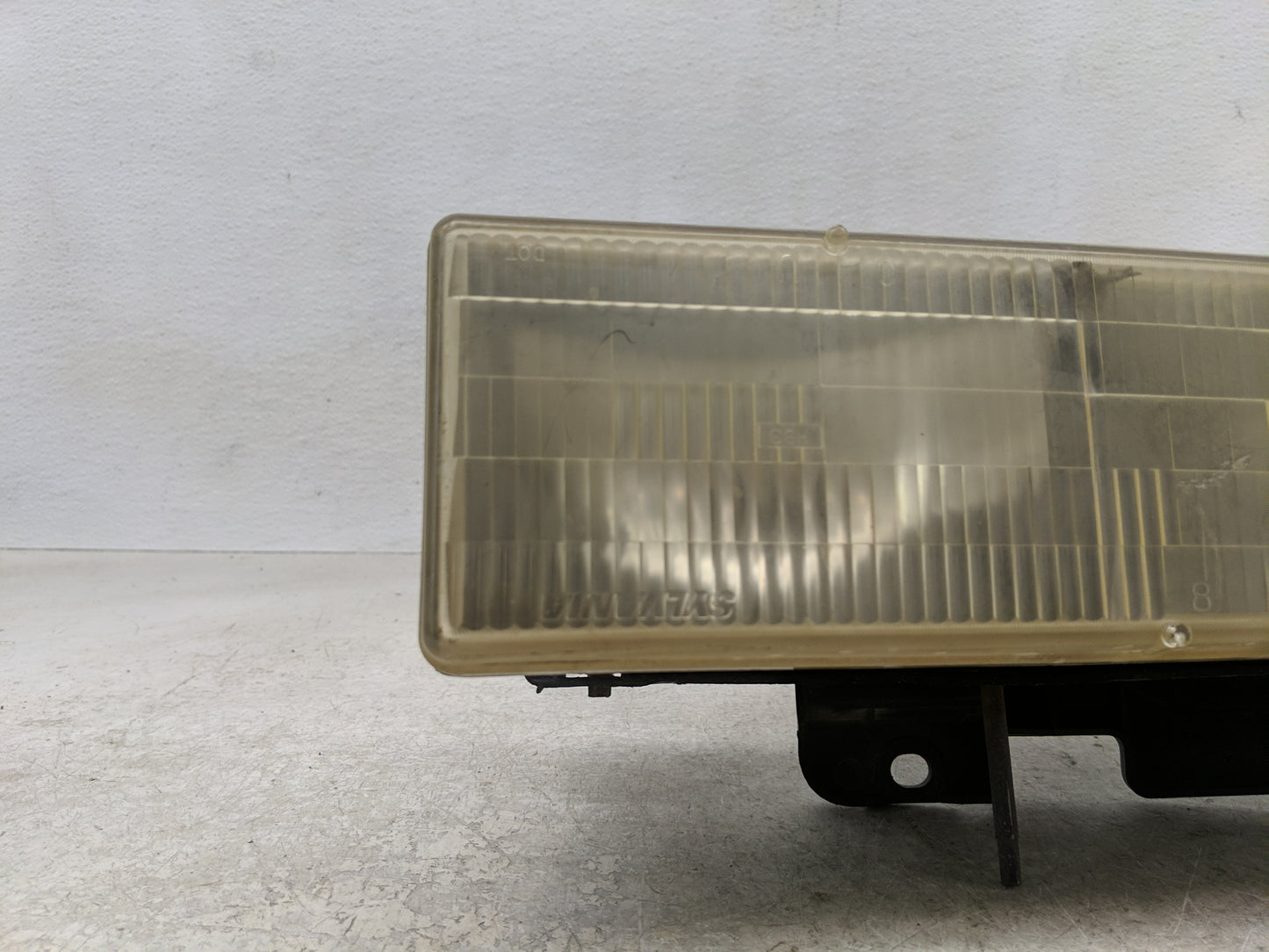 Chevrolet C1500 Driver Left Oem Head Light Headlight Lamp - Oemusedautoparts1.com