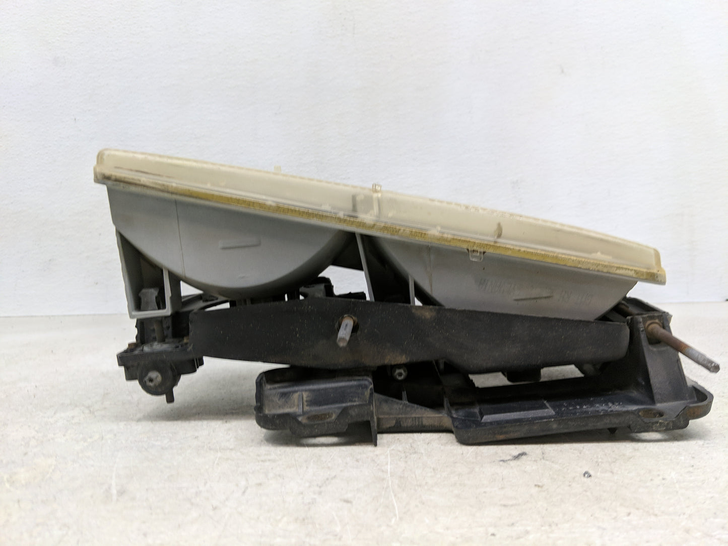 Chevrolet C1500 Driver Left Oem Head Light Headlight Lamp - Oemusedautoparts1.com