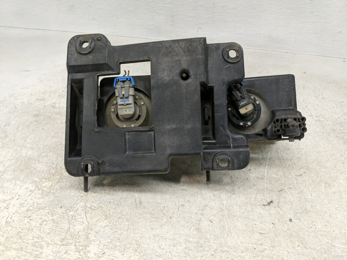 Chevrolet C1500 Driver Left Oem Head Light Headlight Lamp - Oemusedautoparts1.com