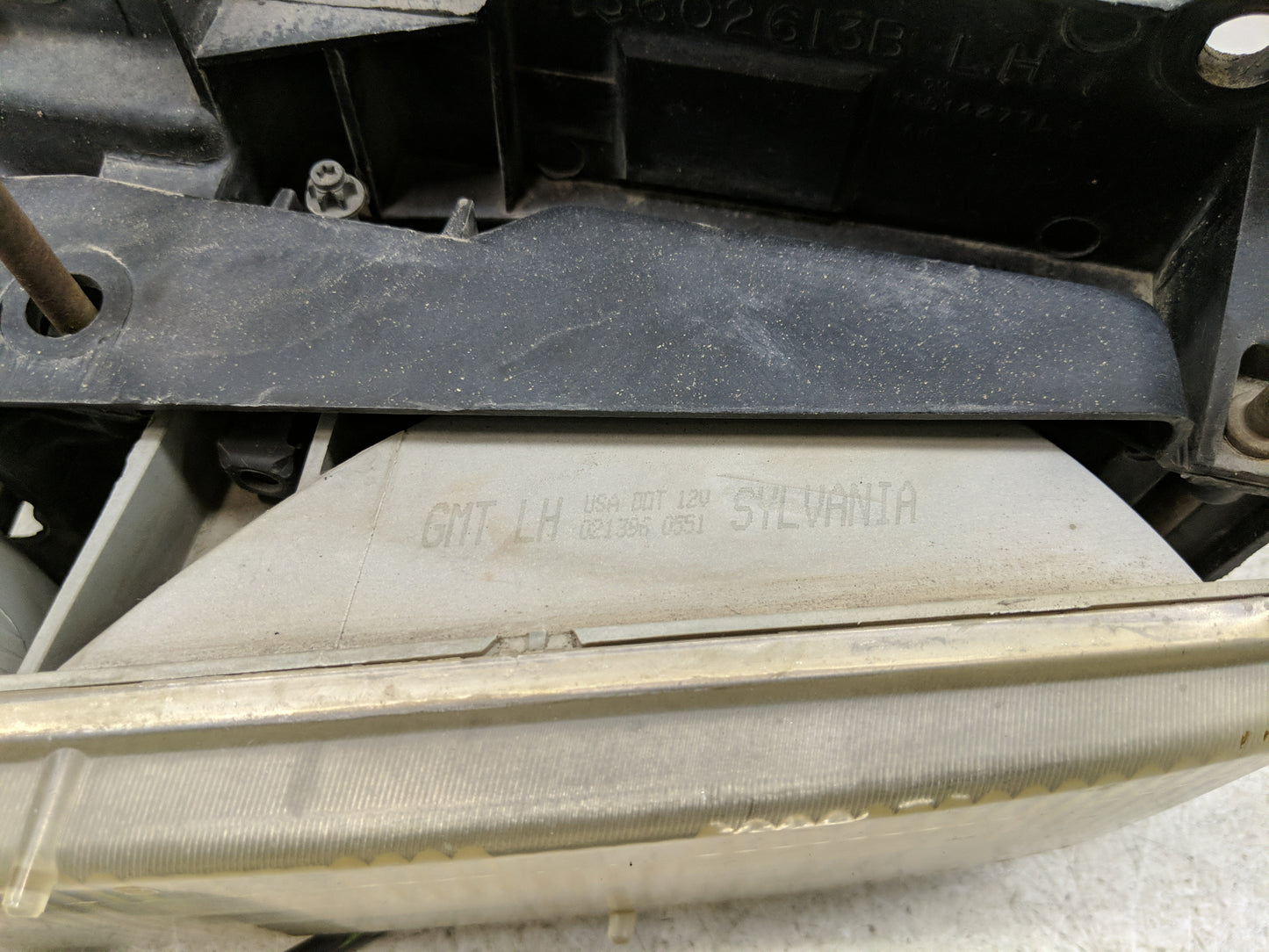 Chevrolet C1500 Passenger Right Oem Head Light Headlight Lamp - Oemusedautoparts1.com