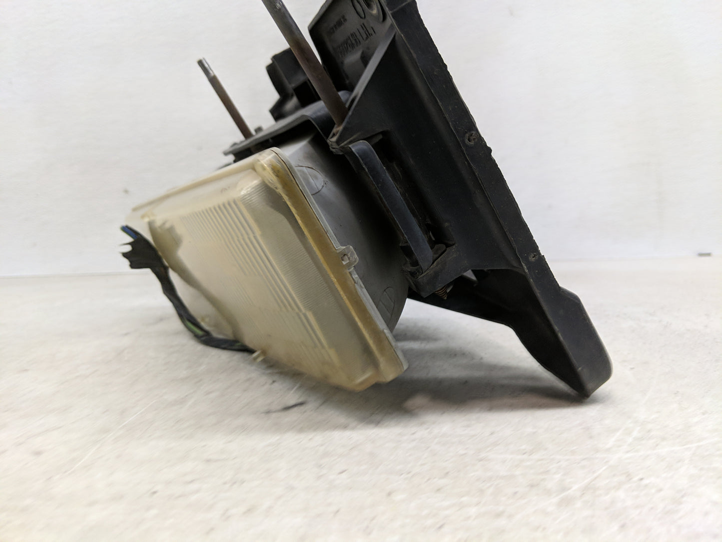 Chevrolet C1500 Passenger Right Oem Head Light Headlight Lamp - Oemusedautoparts1.com