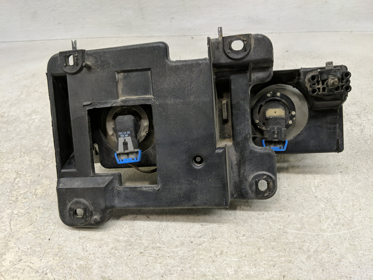 Chevrolet C1500 Passenger Right Oem Head Light Headlight Lamp - Oemusedautoparts1.com