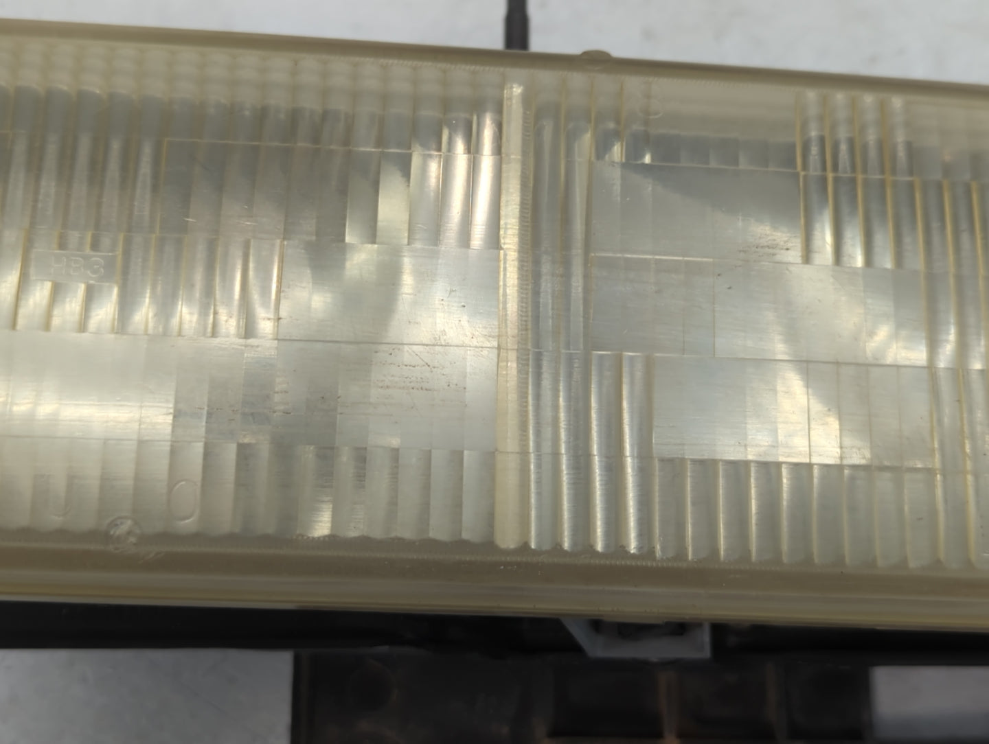 Chevrolet C2500 Driver Left Oem Head Light Headlight Lamp - Oemusedautoparts1.com