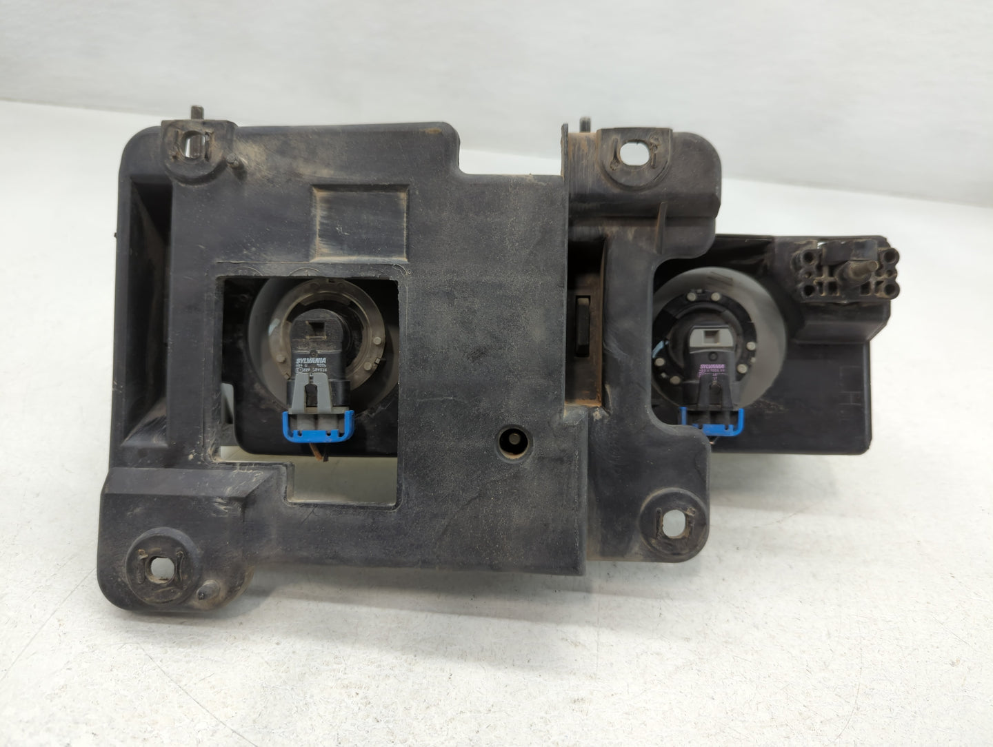 Chevrolet C2500 Driver Left Oem Head Light Headlight Lamp - Oemusedautoparts1.com