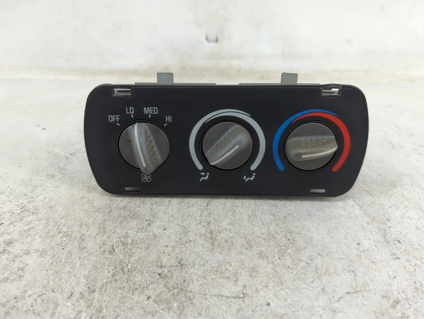 1995-1999 Chevrolet Suburban Climate Control Module Temperature AC/Heater Replacement P/N:16154598 Fits OEM Used Auto Parts 