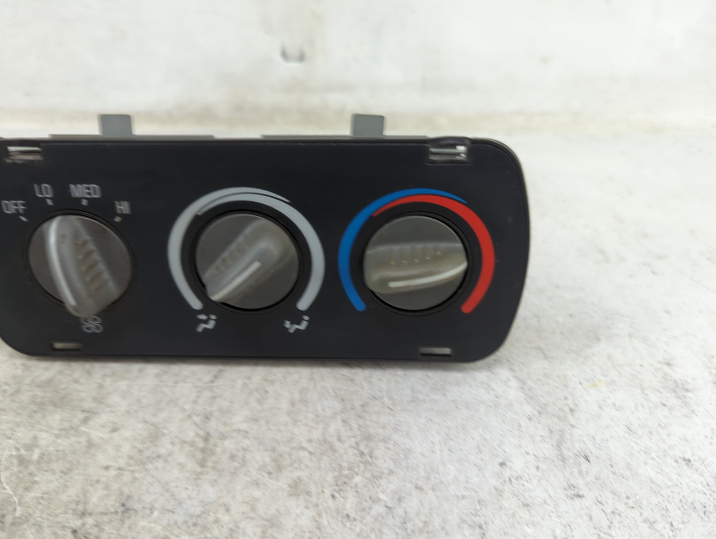 1995-1999 Chevrolet Suburban Climate Control Module Temperature AC/Heater Replacement P/N:16154598 Fits OEM Used Auto Parts 