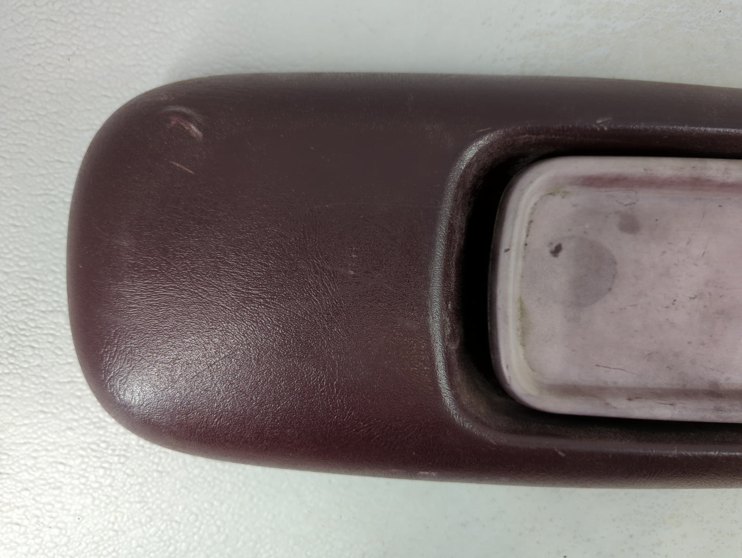 1996 Chevrolet Suburban Center Console Armrest Cover Lid Fits OEM Used Auto Parts - Oemusedautoparts1.com